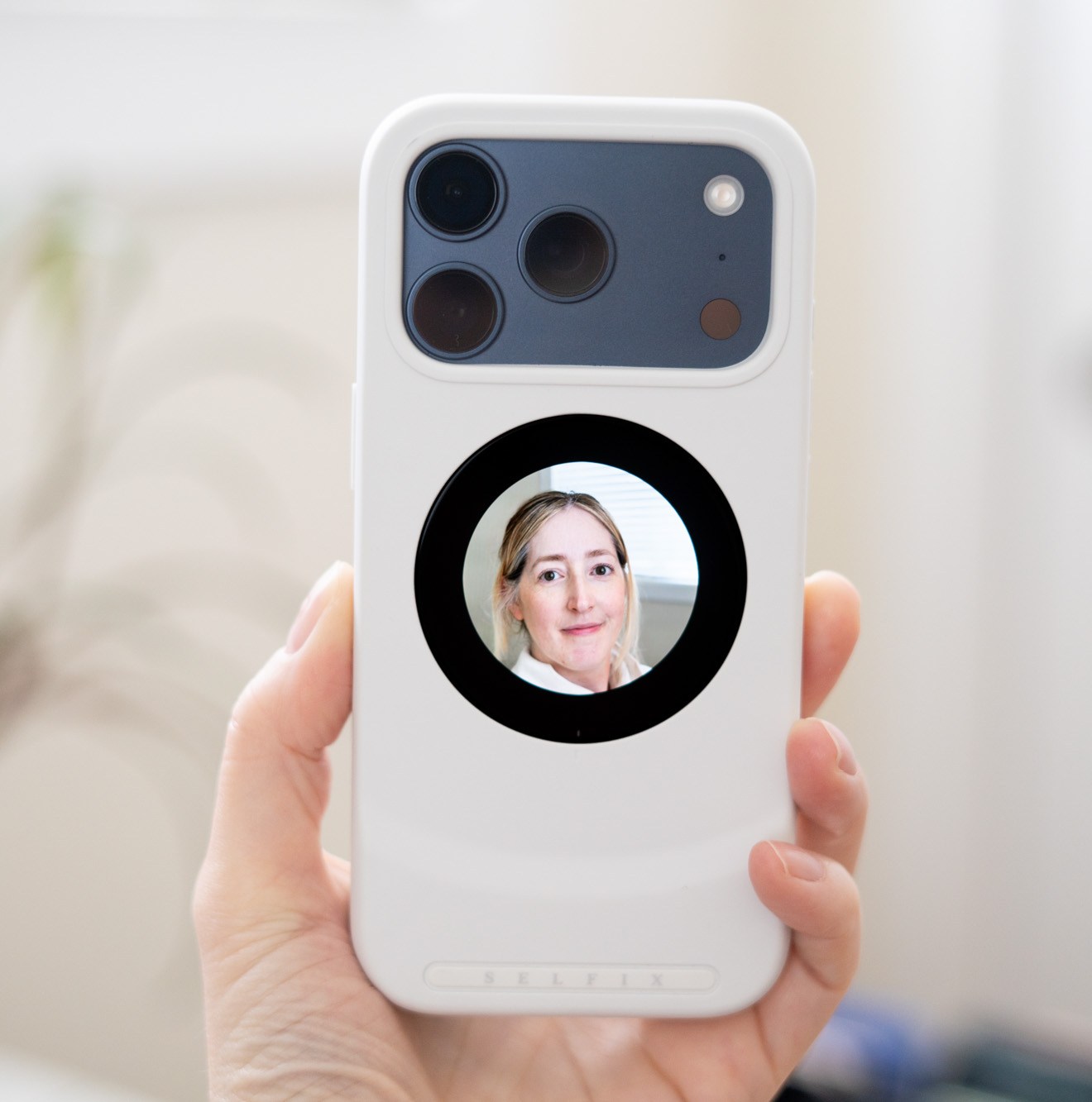 I wish this selfie phone case was better for selfies