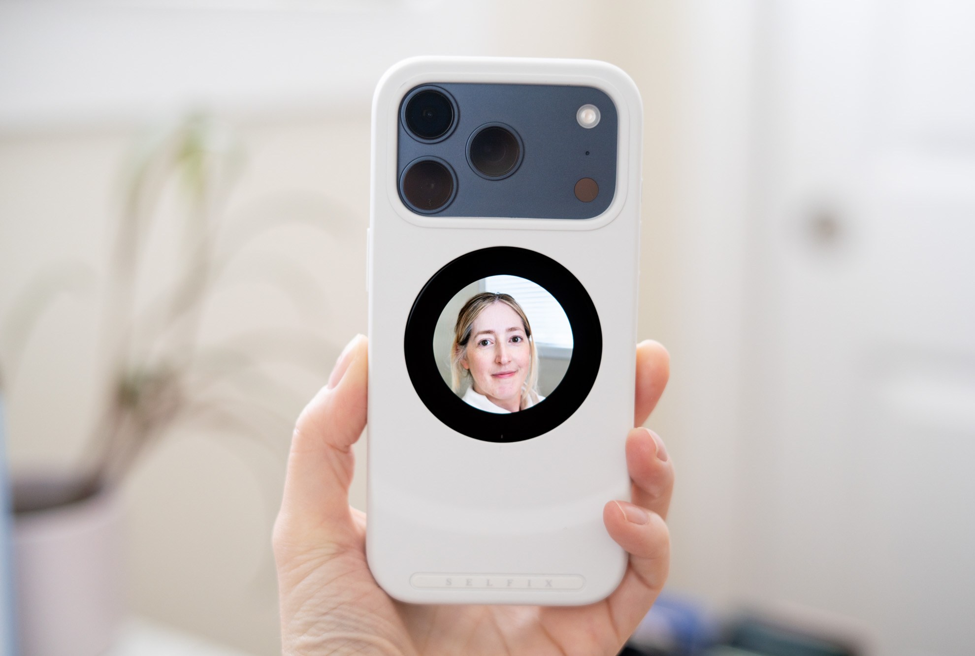 I wish this selfie phone case was better for selfies