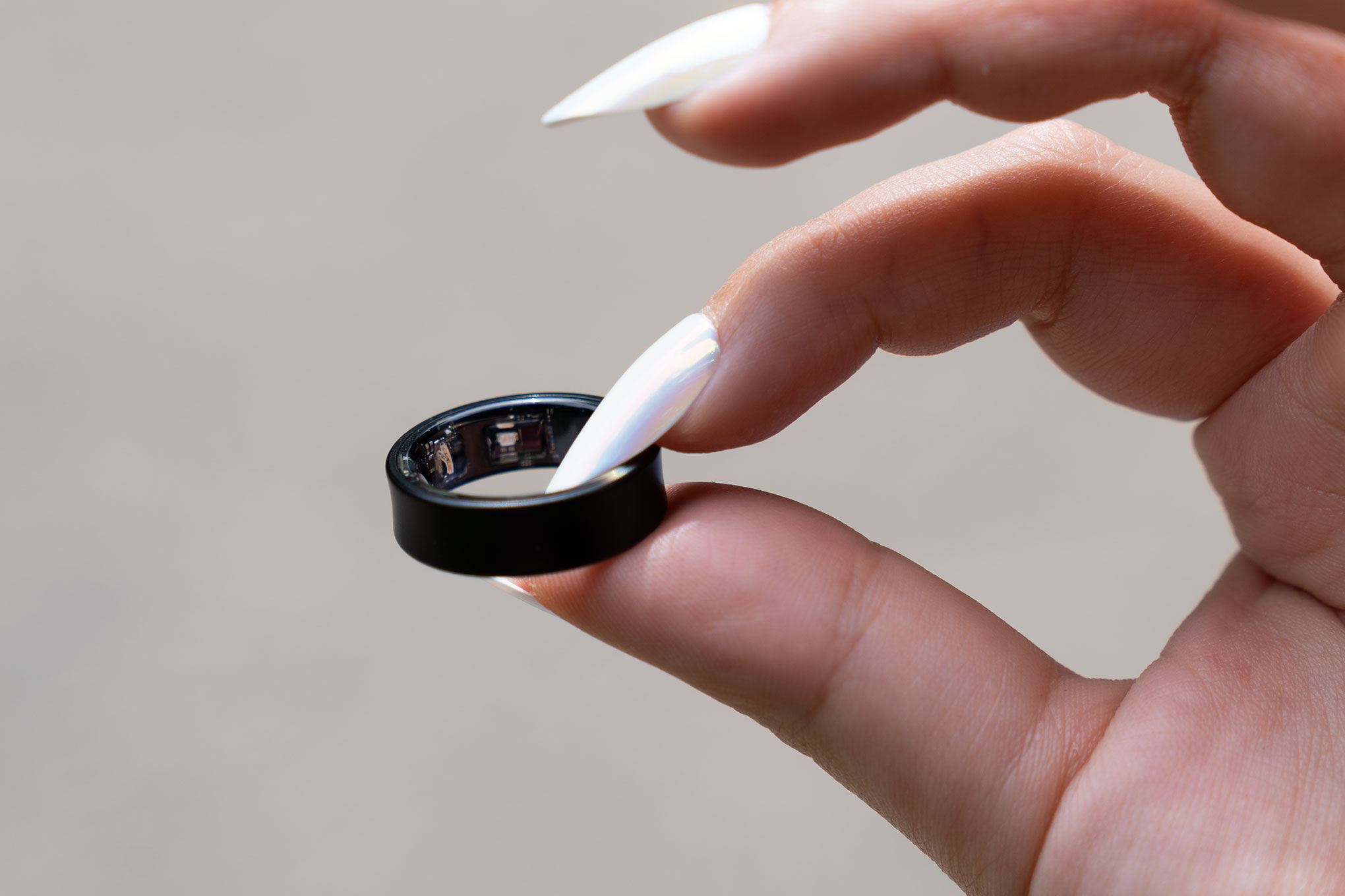 Close up of person holding Galaxy Ring so you can see concave design