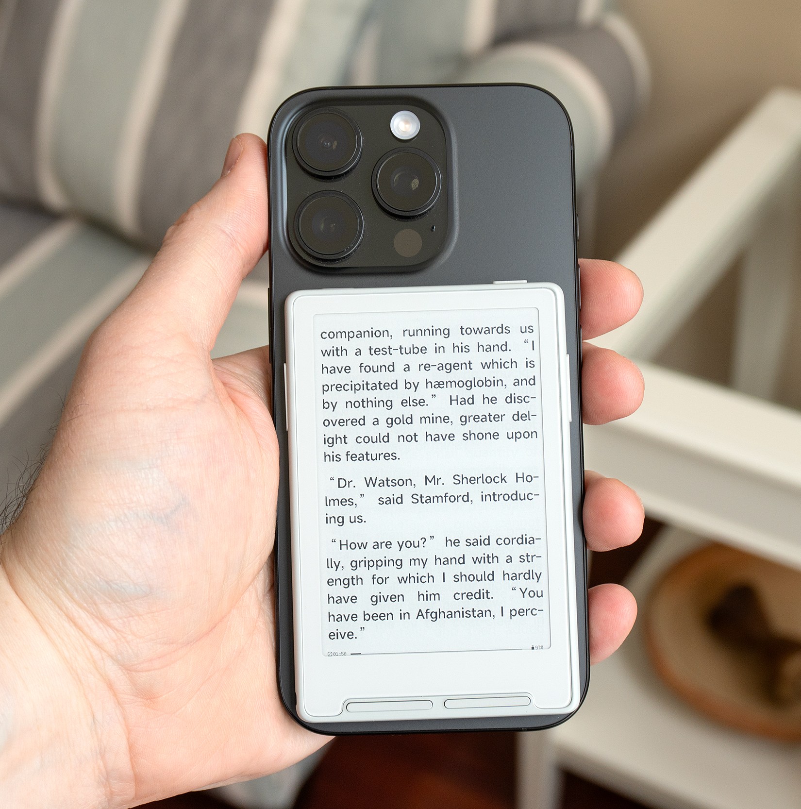 This even smaller credit card-sized e-reader has one tragic flaw
